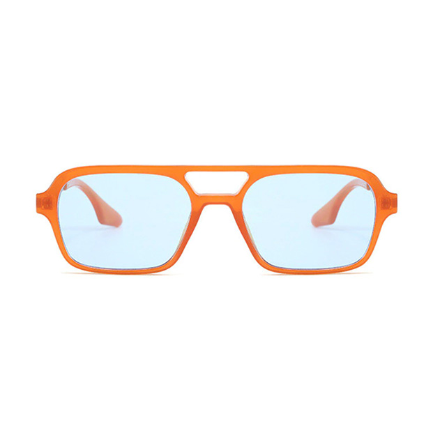 Rektangulära solglasögon som har orangea bågar